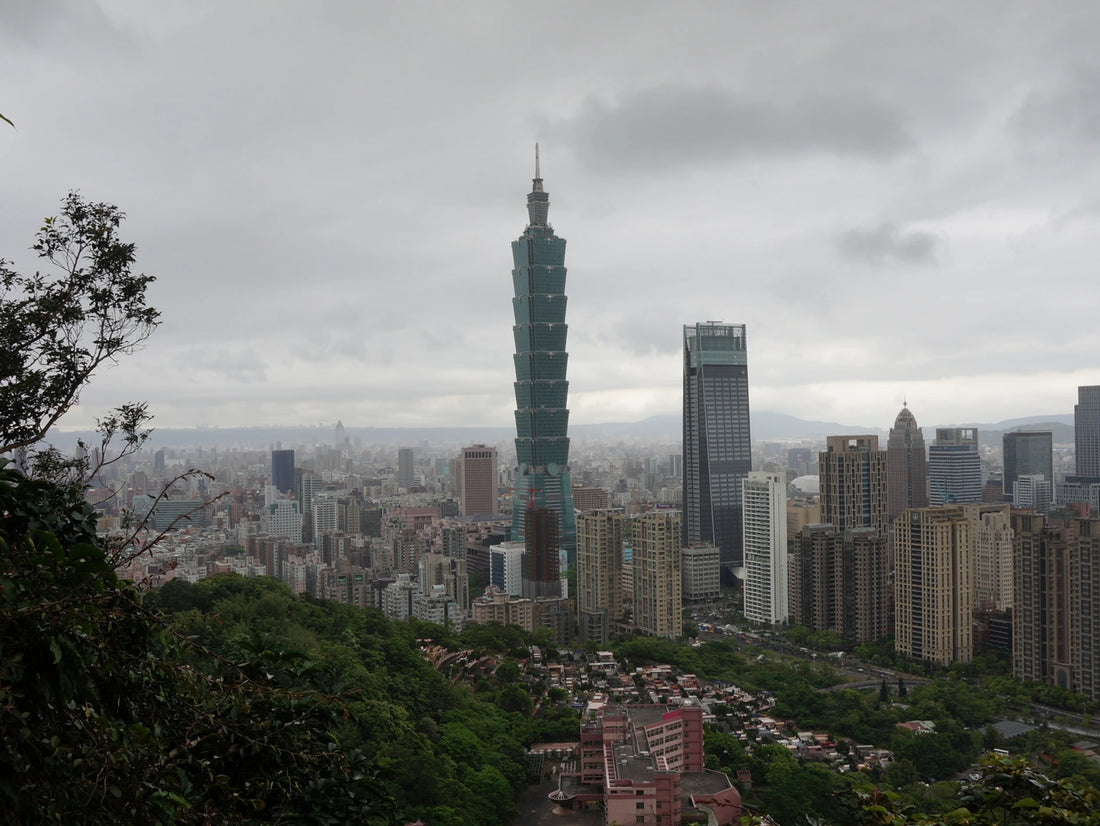 Taiwan - Hiking Xiangshan Trail in Taipei